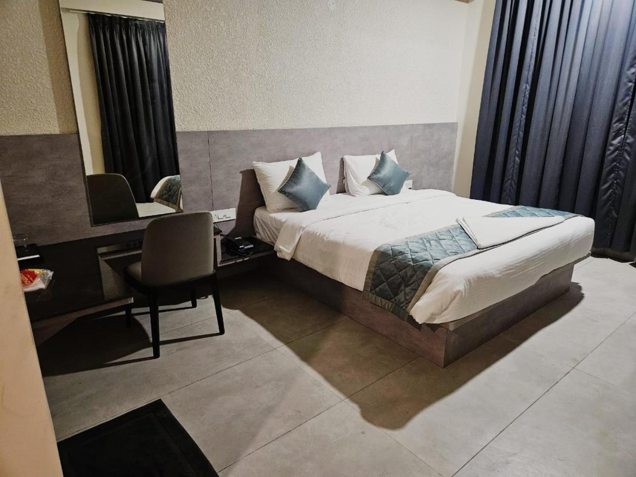 Отель Sns Regency Tiptur Экстерьер фото